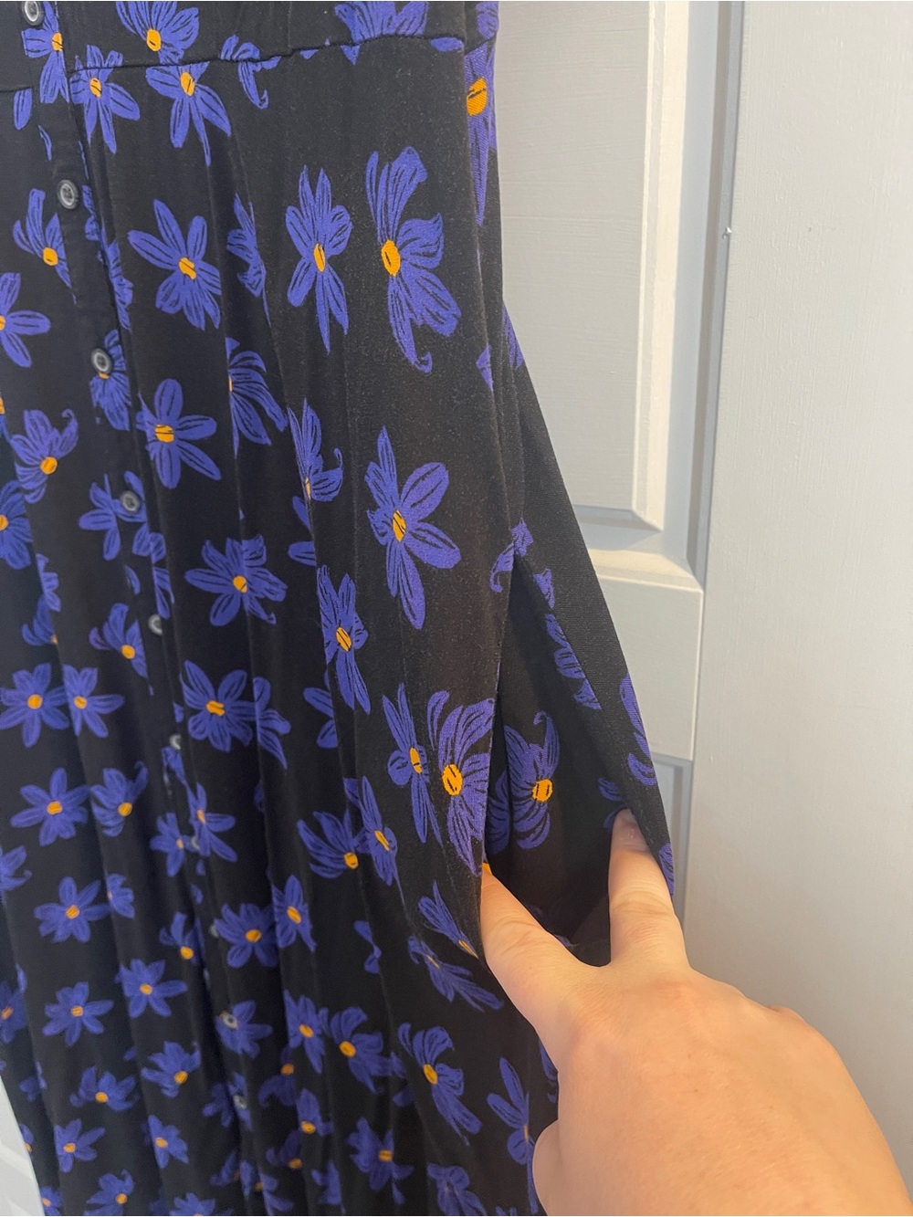 Ava & Viv Black & Blue Floral Button-Front Midi Dress - Picture 5 of 8